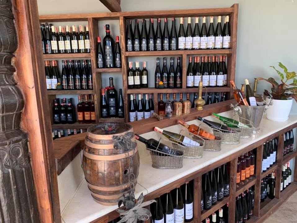 Visite de la lagune de Karavasta et dégustation de vins Albanica Cantina, avec voiture et chauffeur inclus.