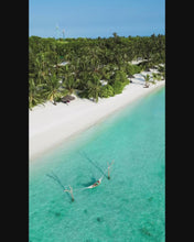 Load and play video in Gallery viewer, Pushime në ishujt Maldive, Perfshihen Avion + Hotel + Transfertat
