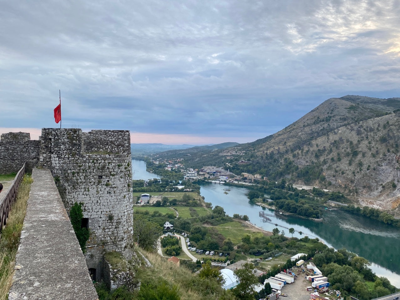 Visite privée d'une journée de la ville de Shkodra et du château de Rozafa, guide et frais d'entrée inclus