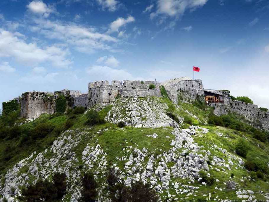 Visite privée d'une journée de la ville de Shkodra et du château de Rozafa, guide et frais d'entrée inclus