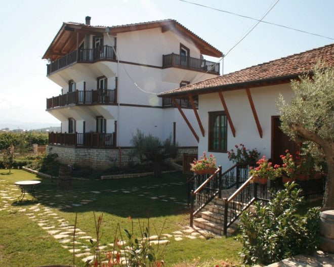 1 Tag, geführte Tour, UNESCO-Stadt Berat mit optionaler Weinprobe.