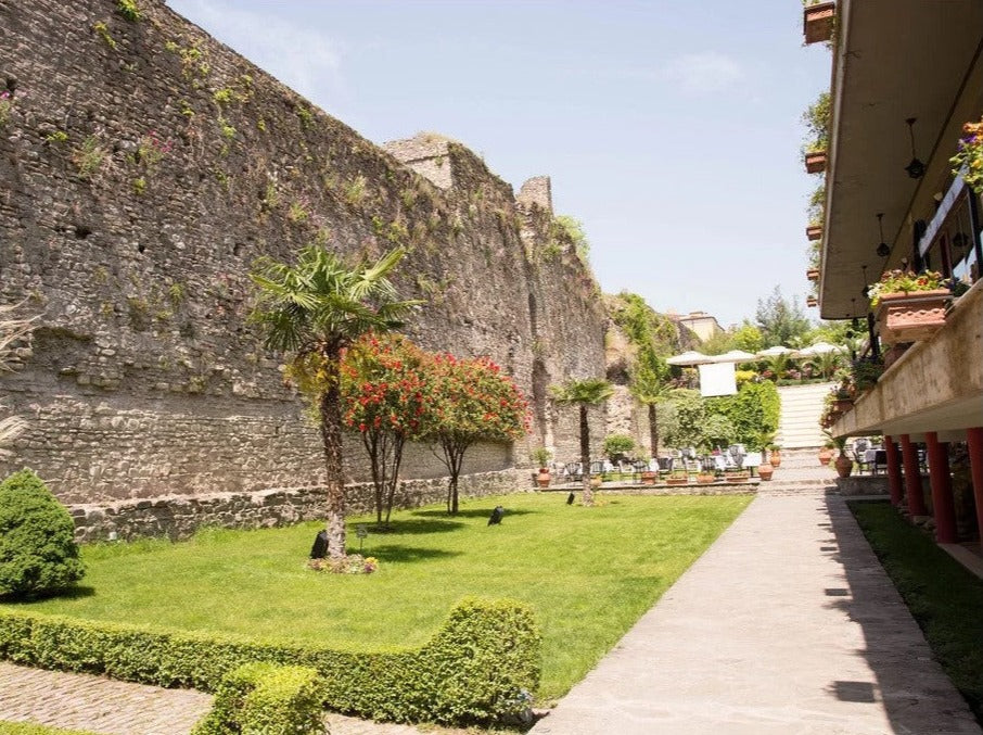 3-tägige Erkundung von Albanien, Tirana, Berat, Elbasan, Korce, Pogradec, Auto und Fahrer inklusive (kein Reiseführer)