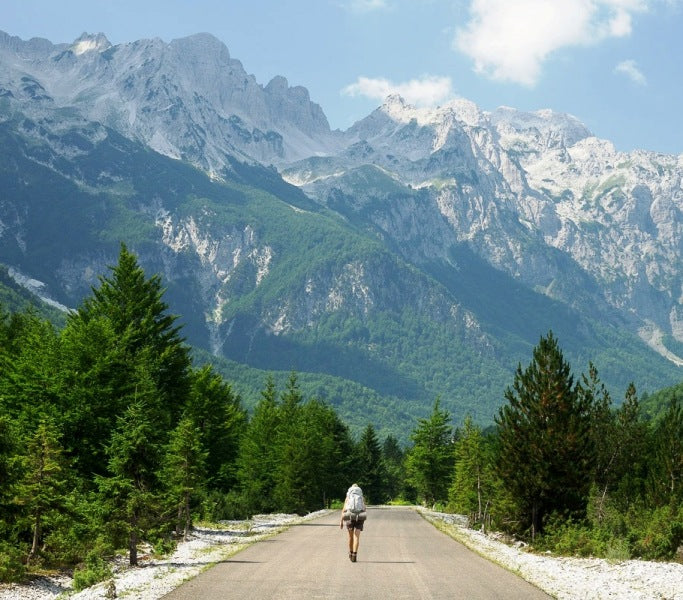 Visite privée de 2 jours du lac Komani, des Alpes albanaises, de Valbona et de Prizren, au Kosovo. Voiture, Chauffeur, Hôtel inclus