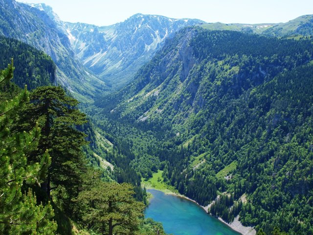 Visite privée de 2 jours du lac Komani, des Alpes albanaises, de Valbona et de Prizren, au Kosovo. Voiture, Chauffeur, Hôtel inclus
