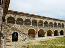 Cargar imagen en el visor de la galería, Apollonia Ruins Tour &amp; Albanica Cantina Wine Tasting, with Car &amp; Driver included.
