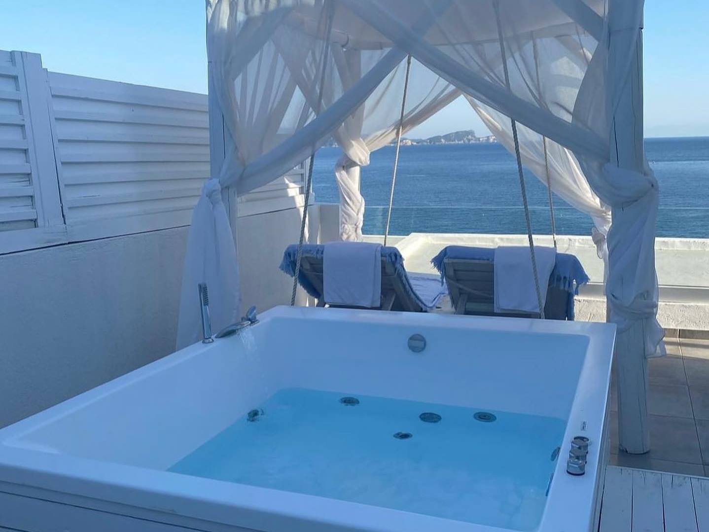 Parga: Lichnos Beach Hotel & Suites 5*