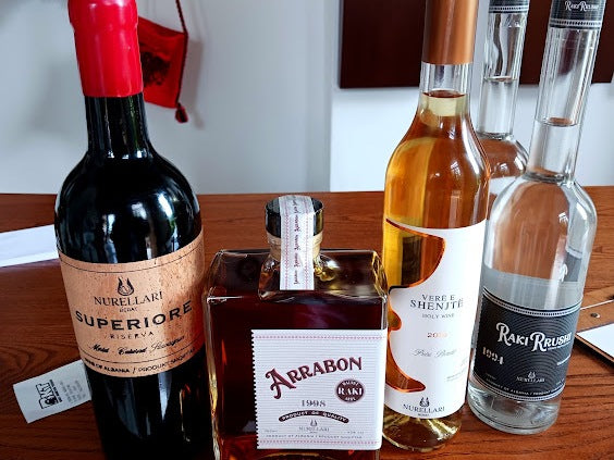 Berat Castle Tour &amp; Nurellari Cantina Weinprobe, inklusive Auto und Fahrer.