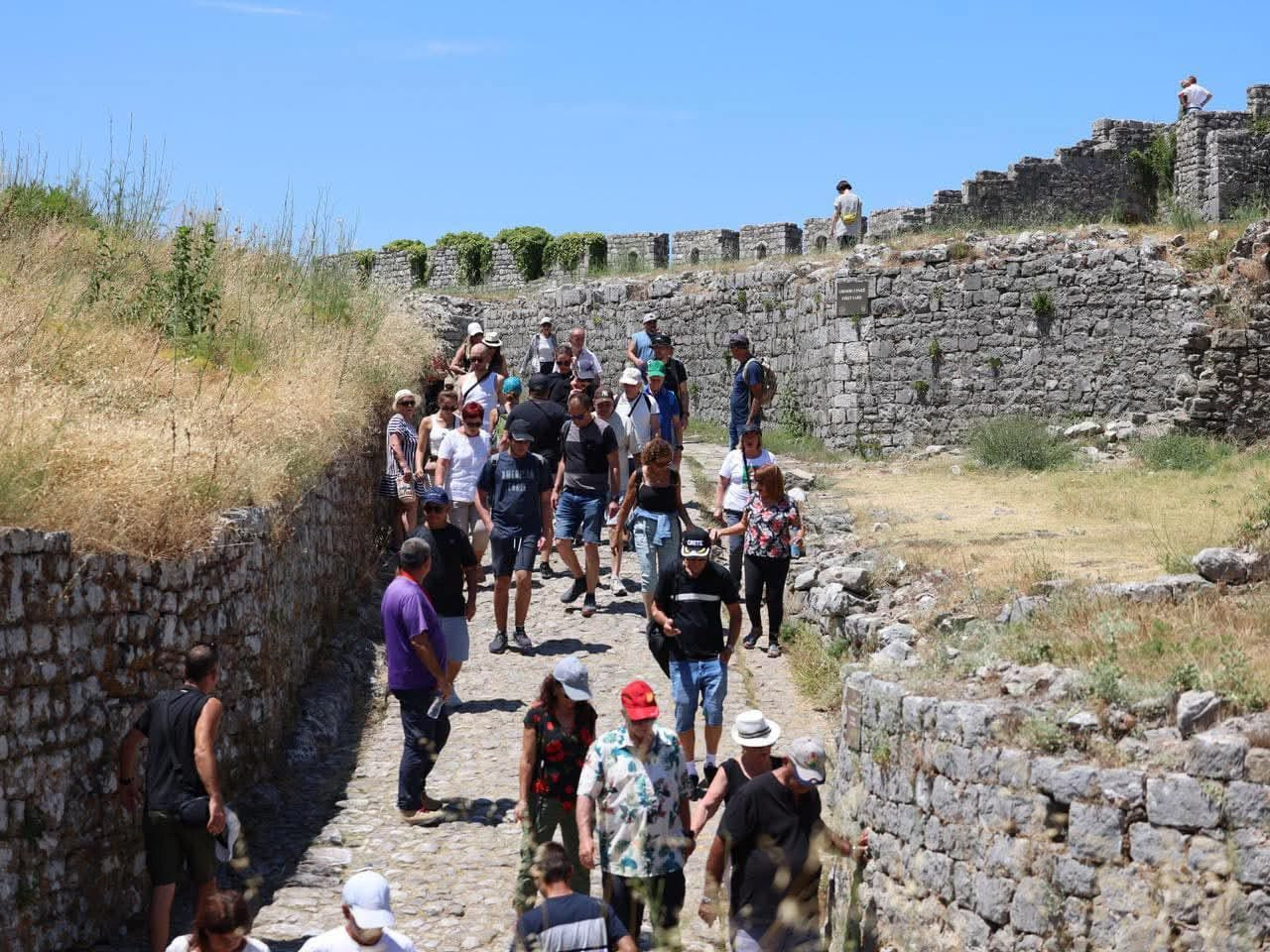 Visite privée d'une journée de la ville de Shkodra et du château de Rozafa, guide et frais d'entrée inclus