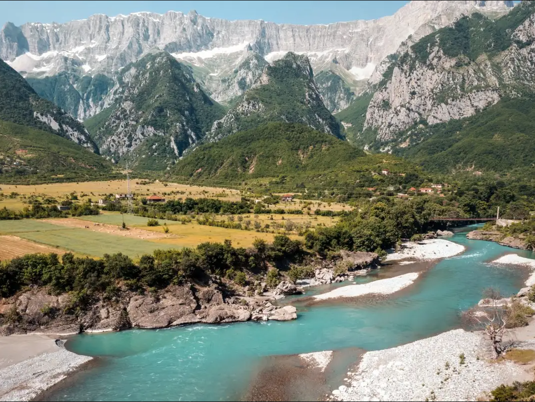 Circuit aventure de 4 jours sur la Riviera albanaise, la rivière Vjosa, les châteaux et les ruines. Voiture et chauffeur inclus uniquement.