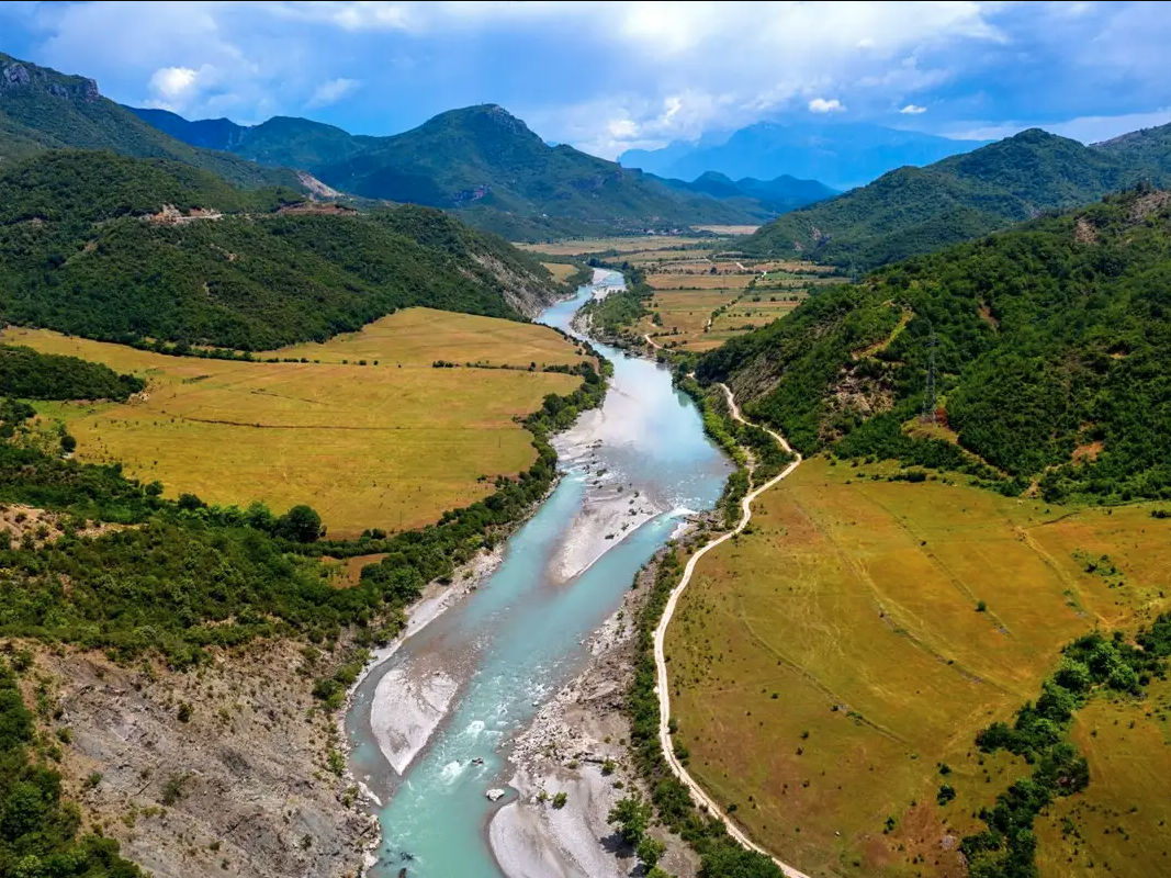 Circuit aventure de 4 jours sur la Riviera albanaise, la rivière Vjosa, les châteaux et les ruines. Voiture et chauffeur inclus uniquement.
