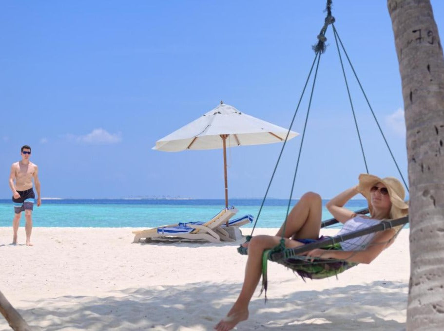 Pushime në ishujt Maldive, Perfshihen Avion + Hotel + Transfertat