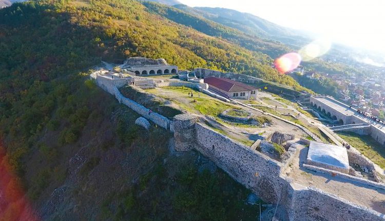 Ganztägige private Tour durch Pizren-Kosova. Reiseführer, Auto und Eintrittsgelder inbegriffen.